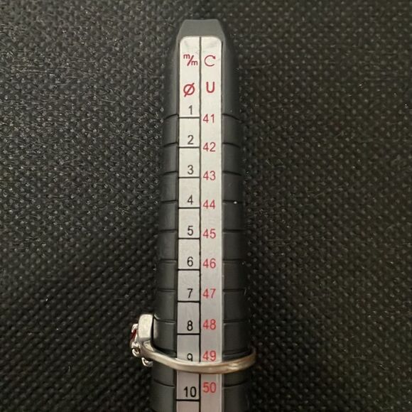 Thin ring with a red gem - Picture 5 of 6